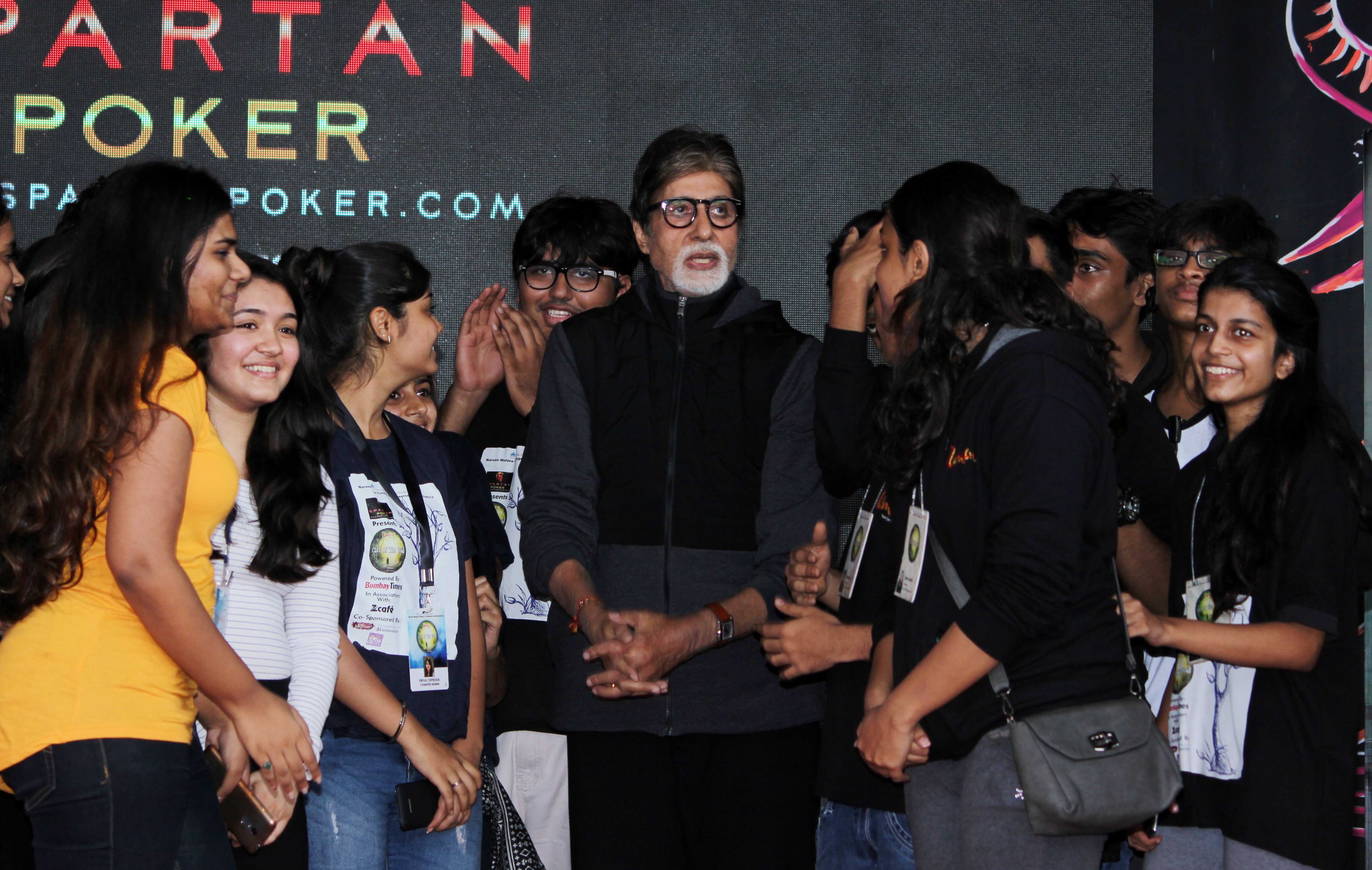 Amitabh bachchan with students