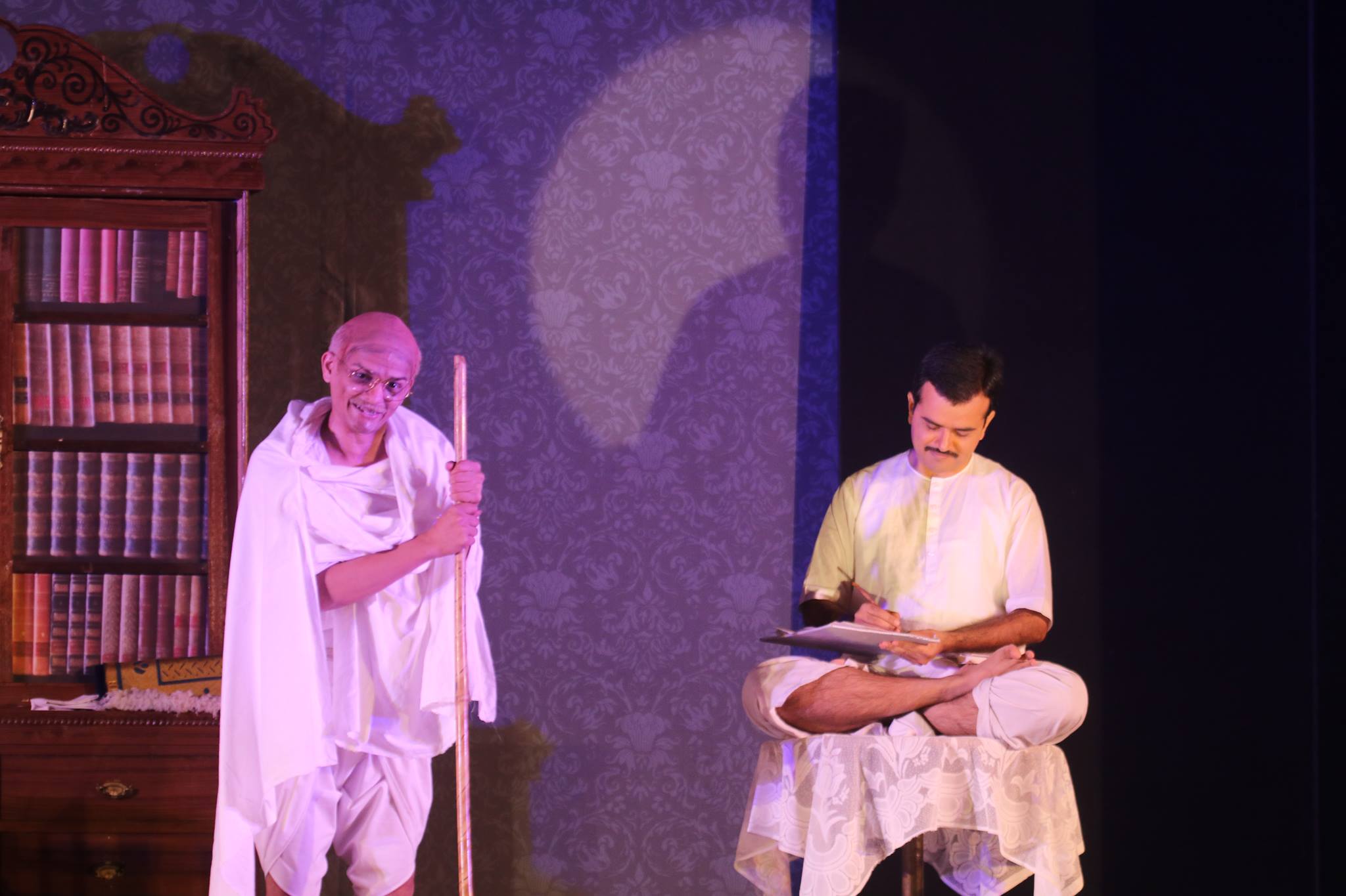 still-from-the-play-yugpurush-portraying-an-inspiring-exchange-between-the-mahatma-and-his-mentor-shrimadji